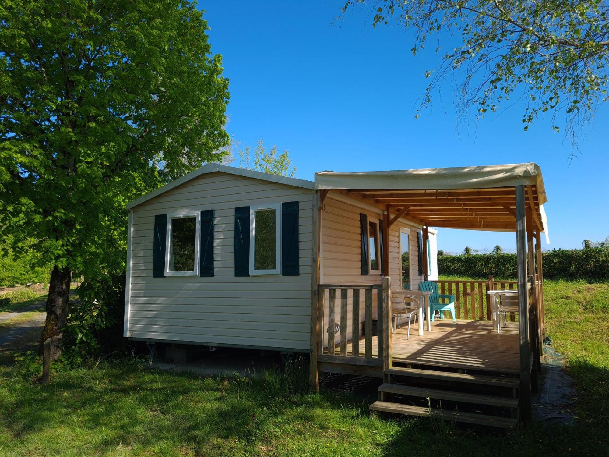 Camping De Ladignac Le Long Bel Air Kültér fotó