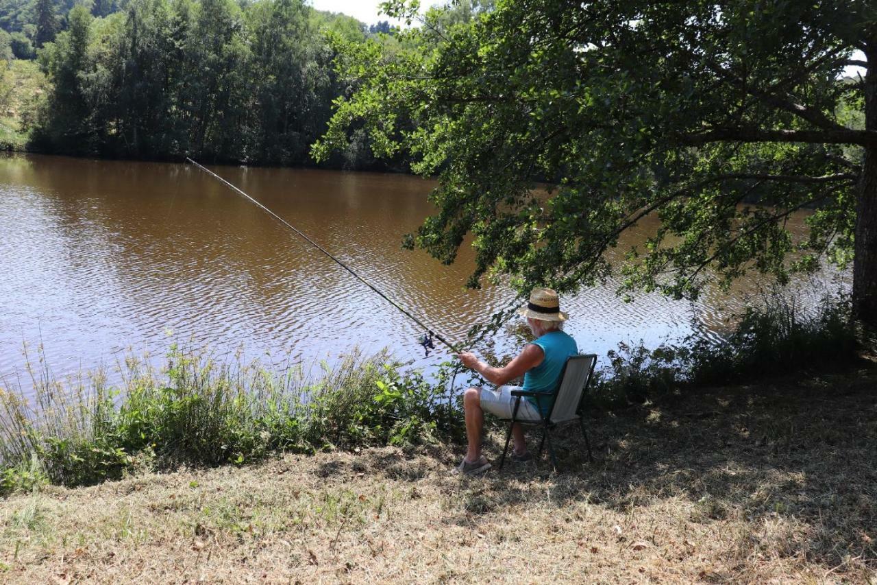 Camping De Ladignac Le Long Bel Air Kültér fotó